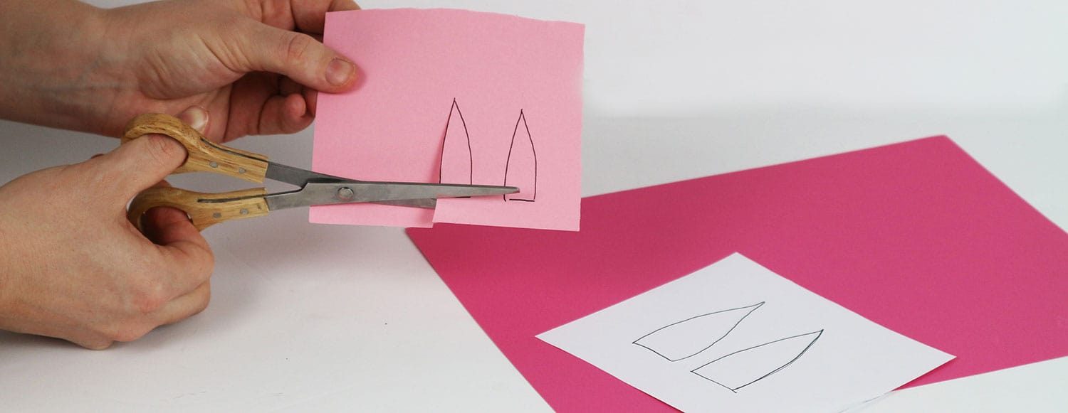 Påskpyssel av papper för barn. Ett kuvert i form av en påskhare, av Monica Karlstein, Hemmafixbloggen.se.