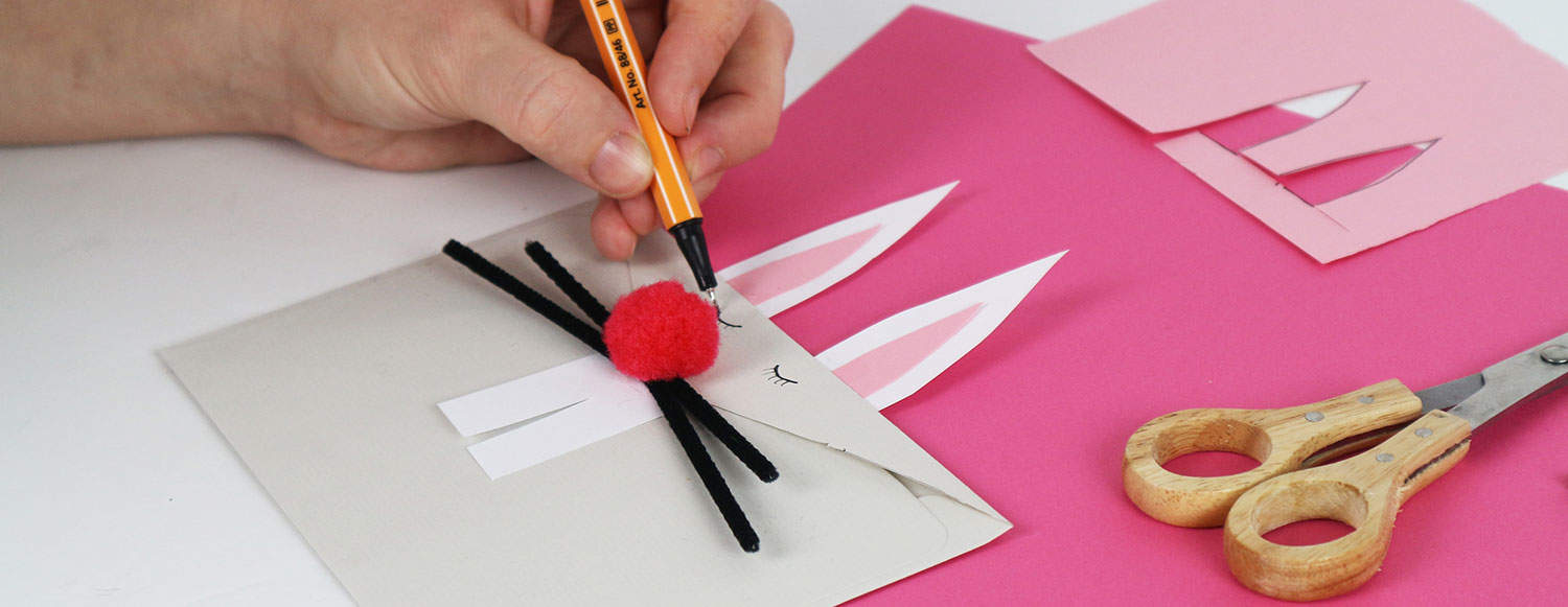 Påskpyssel av papper för barn. Ett kuvert i form av en påskhare, av Monica Karlstein, Hemmafixbloggen.se.